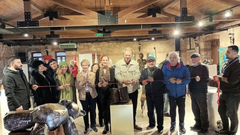 Silivri’de “Özgür Sanat” Sergisi Ziyarete Açıldı