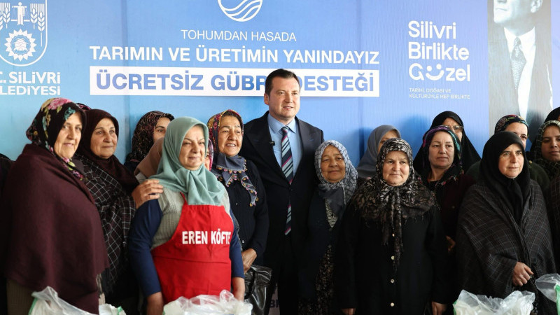 Danamandıra Mahallesin ‘de Taban Gübresi Dağıtım Töreni Düzenlendi