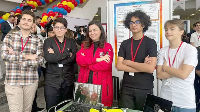 Ertuğrul Gazi Ortaokulu Öğrencilerinden DENEYAP Finalinde