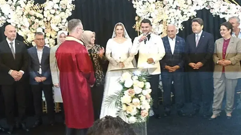 Kaynarca ve Ekmen Ailesi’nin düğünü kabine toplantısına döndü