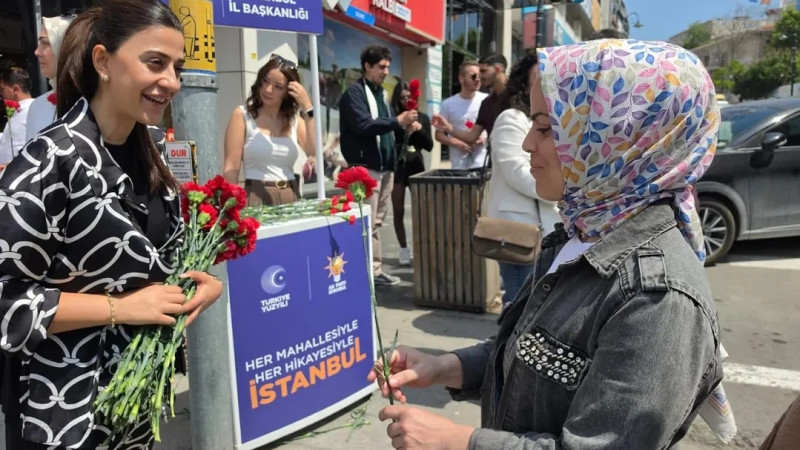 AK Parti Silivri’den Anneler Günü’nde Gönül Alan Ziyaret