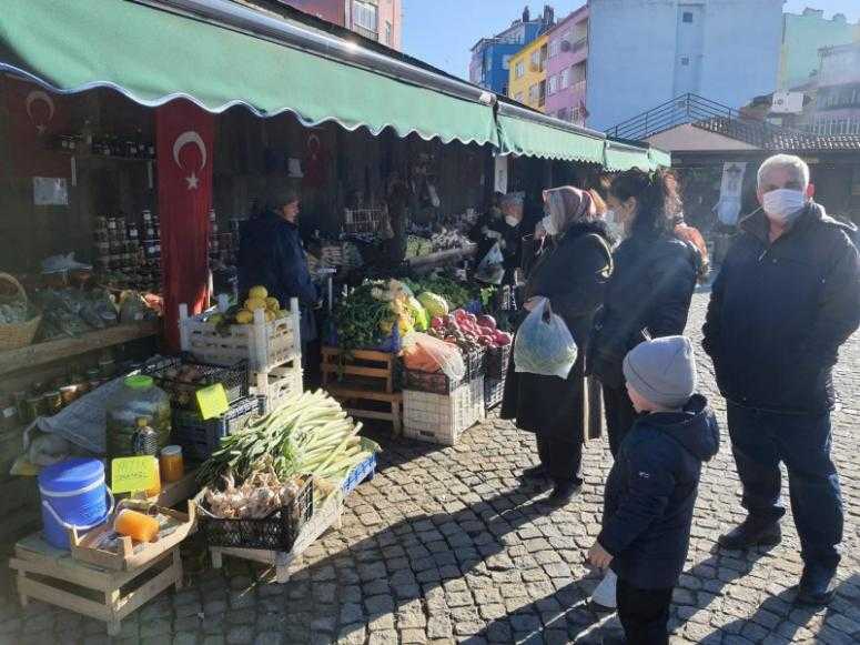 SİLİVRİ KÖY PAZARI VATANDAŞI UCUZ GIDA İLE BULUŞTURUYOR
